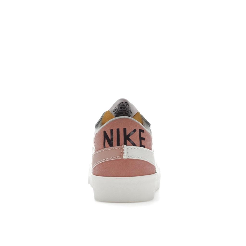 Nike Blazer Low 77 Jumbo Hellrosa Damen-Sneaker Arktis-Orange Sand-Drift Sail DQ1470-601