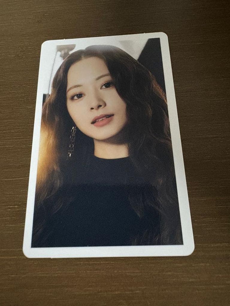 [USED] TWICE Celebrate High-five Ticket Tzuyu Trading Card
