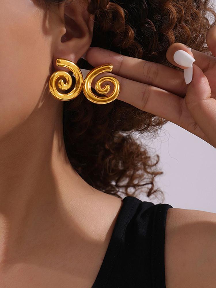 Sweet And Cute Conch Decorative Stainless Steel Earrings Suitable For Women To Wear And Wear For Summer Travel