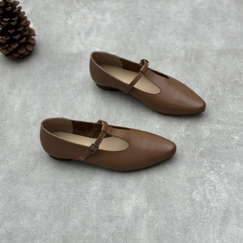 

Туфли-стринги ручной работы из мягкой коровьей кожи с плоским острым носком для женщин 40 кофейный