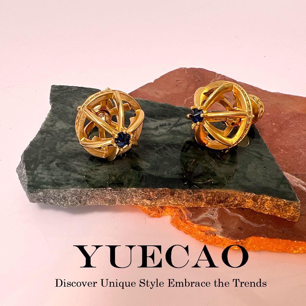 

Copper-Plated Gold Stud Earrings with Diamond Inlays - Spanish Design, Hollowed-Out, Luxurious, and Trendy. золотой
