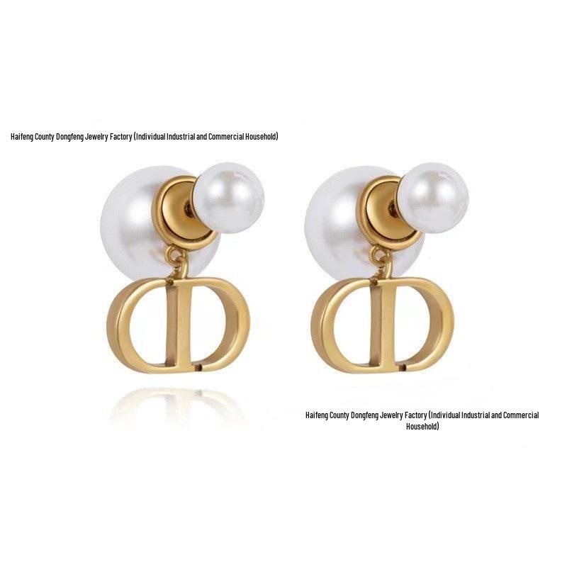 

Женские серьги-пусеты Gaudí с жемчугом, буквой CD и ретро-дизайном