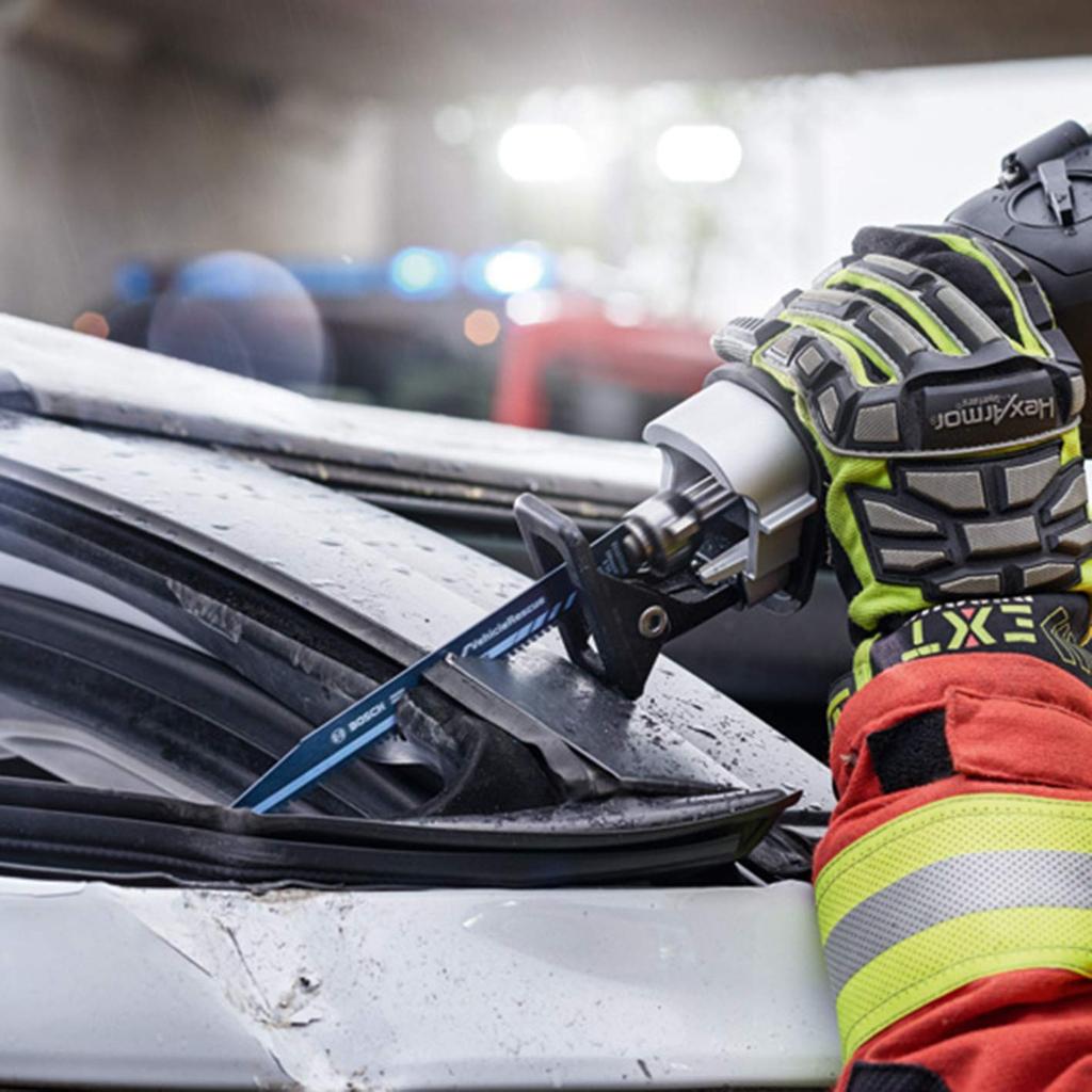 Bosch Professional 18V Cordless Saber Saw Carrying Case (8.0Ah, Charger, Included) GSA18V-32N