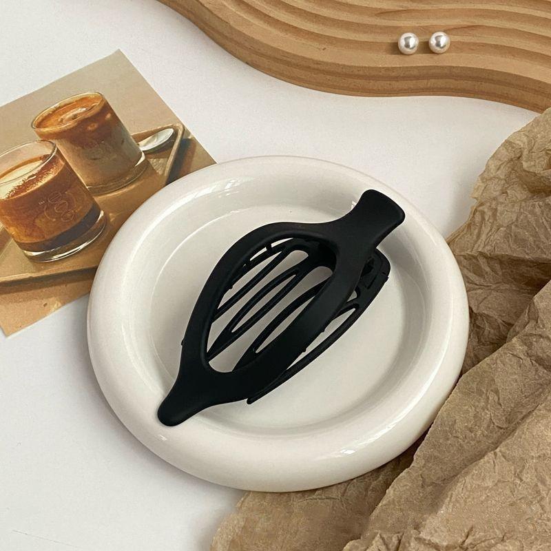 Large French Retro Claw Hair Clip for Elegant Women's Hairstyles.