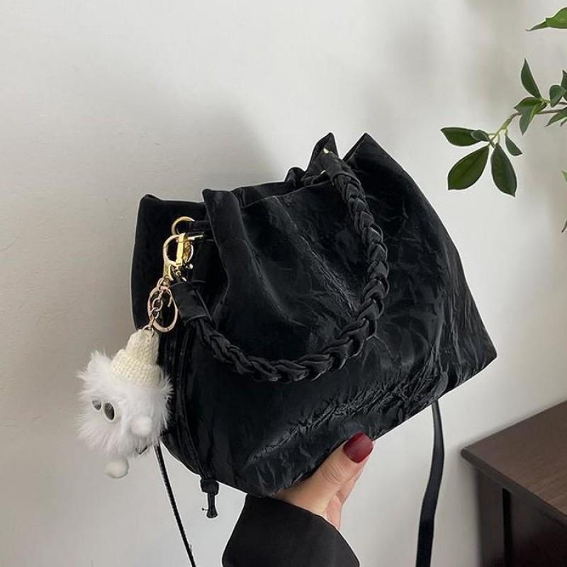 

Женская сумка через плечо из цветочного холста One Size чёрный