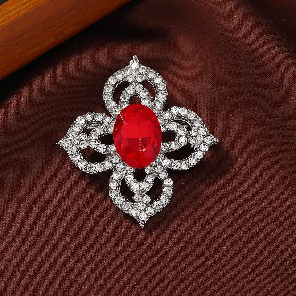 Vintage Rhinestone Floral Brooch - Elegant Hollow Design, Women's Suit Accessory Pin