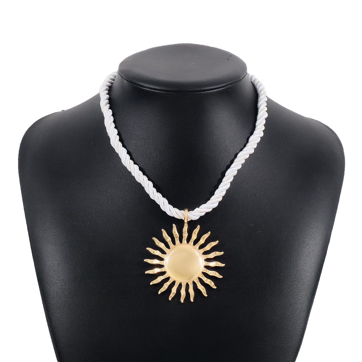 

Tooxika Sexy Sunflower Pendant Collarbone Chain Fashion Spice Girl Metallic Necklace