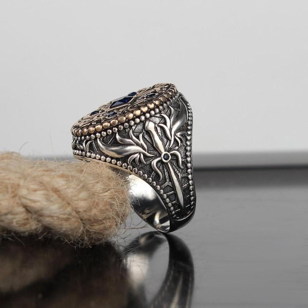 Hecheng offers vintage-styled European and American geometric rings with intricate two-tone designs.