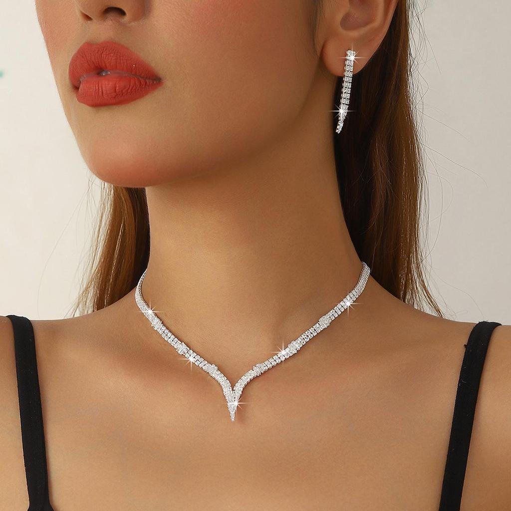 Elegant Crystal Necklace & Earrings Set for Weddings and Banquets