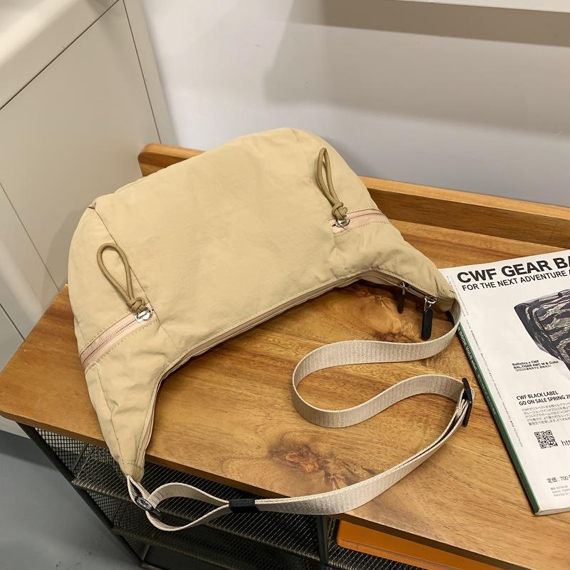 Crossbody Bag Men's and Women's Niche Simple Moon Bag Multi-pocket Commuter Casual Versatile Nylon Shoulder Bag