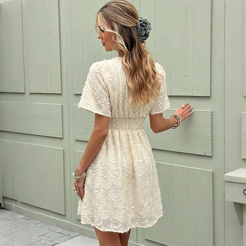 Sommer Weiß Damen Geprägtes Blumen-Minikleid, Tiefer V-Ausschnitt, Geraffte Taille, A-Linien Sommer-Freizeitkleid