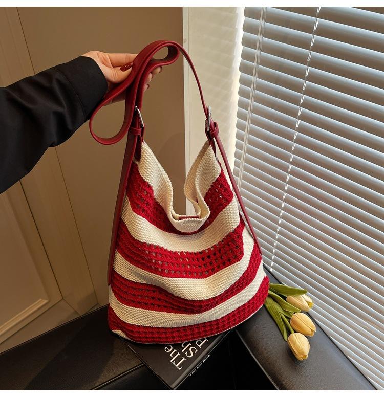 Bag Women's New Contrasting Color Woven Bag Fashionable Hollow Niche Light Luxury Tote Bag Vacation Beach Bag
