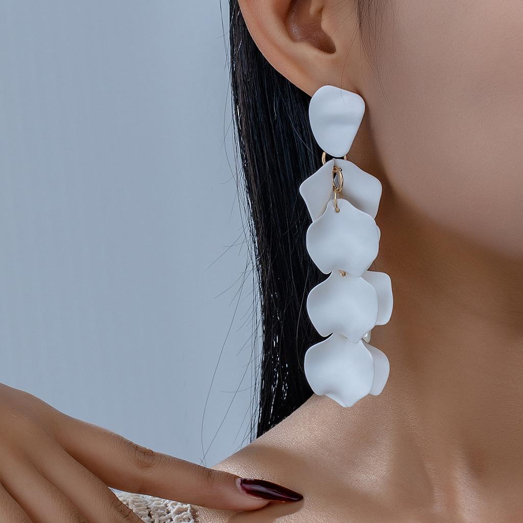 Modische, farbenfrohe Acryl-Ohrringe mit Rosenblütenquasten – elegante, feminine und süße Hochzeitsohrringe