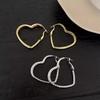 Boucles d'oreilles chics en forme de cœur pour femme: Design unique, tendance et audacieux