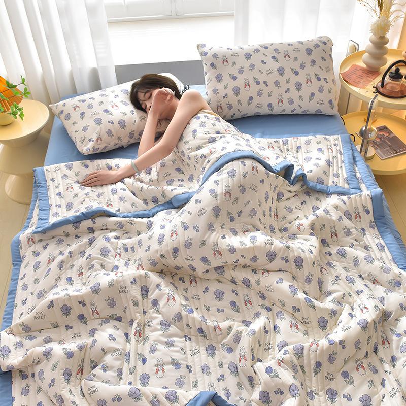 Comfortable Summer Quilt Cooling Sensation Lightweight Blanket Coolness Bare Sleeping Quilted Comforter Duvet  Flower Printed Quilted Bedspread