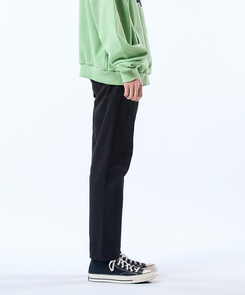 Pillogeulaem Black Tapered Crop Denim Pants