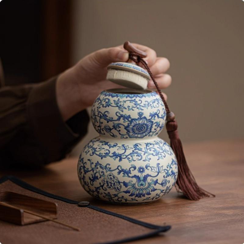 Ceramic Tea Leaf Jar Blue and White Porcelain Candy Jar Household Coffee Sugar Food Storage Container Home Decor Tea Jar Gift