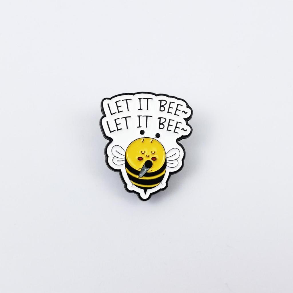 Creative Cartoon Bee Brooch – Cute Insect with English Quote, Heart Personality Badge, Accessory for Backpack Decoration