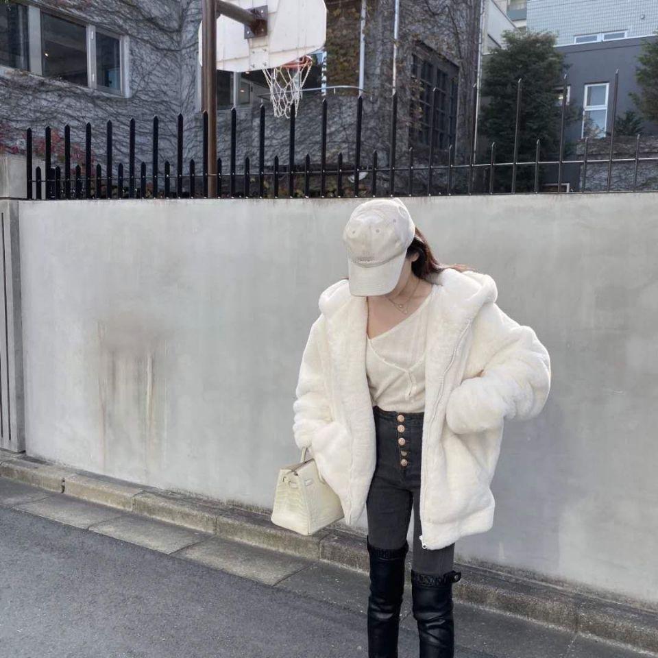 Koreanischer dicker Samtmantel Damen Winterkleidung Neue Jacke Version Lose Nachahmung Kaninchenfell Plüsch Kapuzenpelzmantel