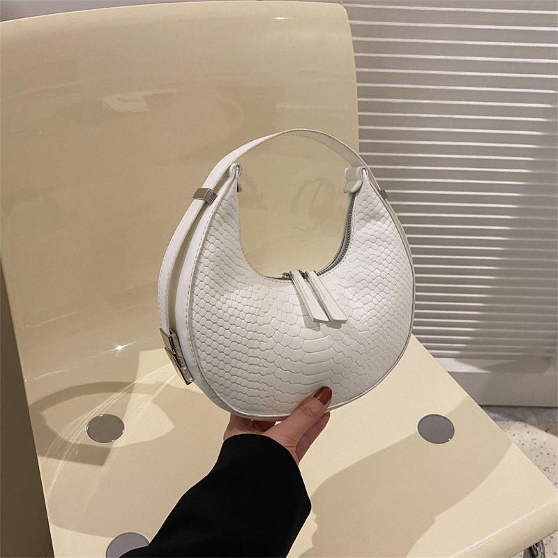 Трендовая городская минималистичная сумка через плечо из ПУ 2023 Новая модная сумка в форме полумесяца белый