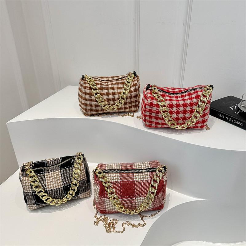 Stylish Korean Color Block Handbag For Women 2024 Spring Vintage Fashionable Woolen Plaid Crossbody Bag In Red And Black
