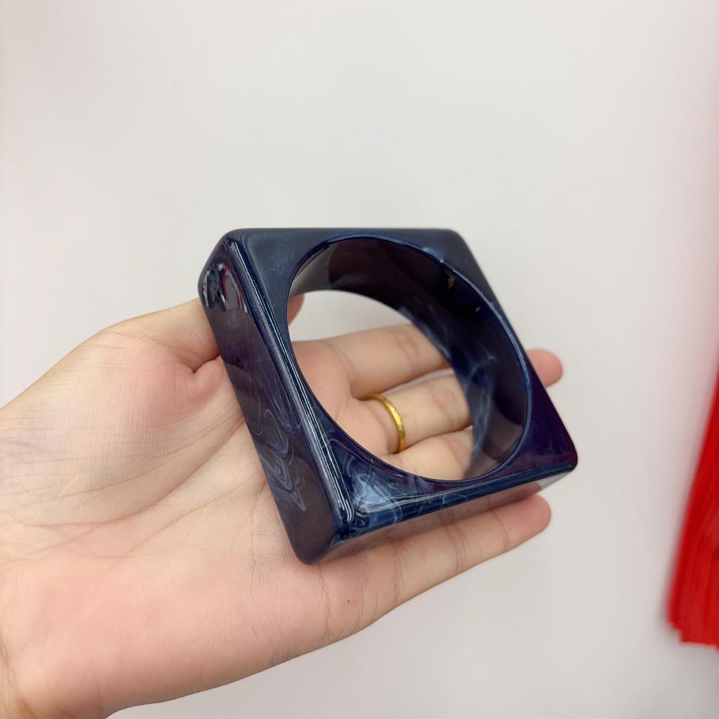 Acrylic Gradient Wave Wide Bracelet - Luxurious, High-End, Fashionable & Versatile Bracelet.