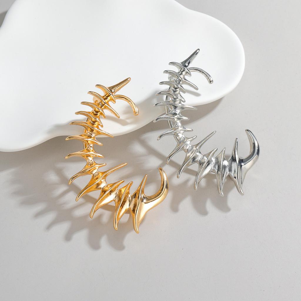 Female Alloy Keel Spine Earrings With Electroplating Punk Style No Piercing