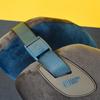 Cuscino da viaggio blu in memory foam a memoria infinita per il collo