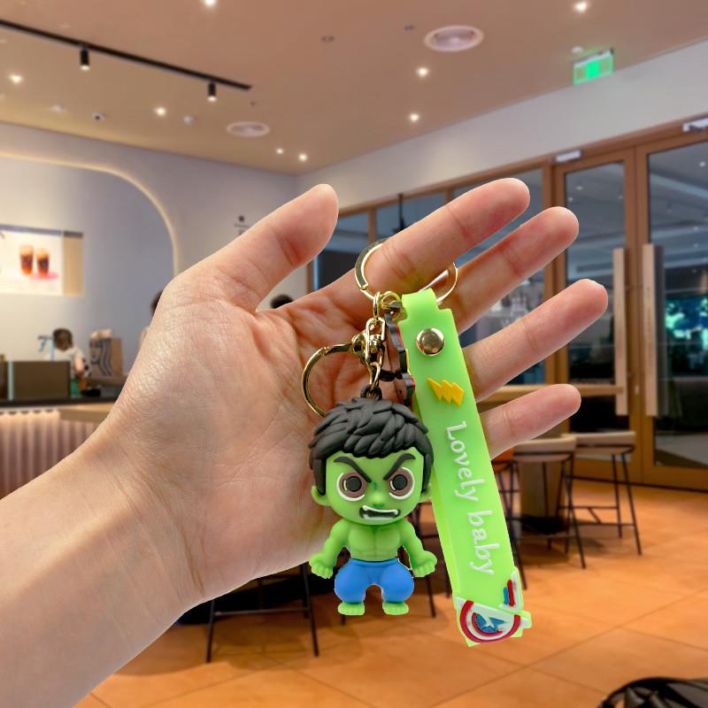 Klíčenka s příslušenstvím pro superhrdiny Spiderman Hulk Iron Man Kroužek na klíče Roztomilá dekorace do auta Dárek