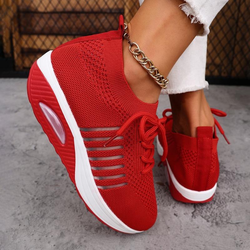 New Summer Casual Sports Shoes 2025 Fly Knit Women's Thick Sole Heightened Lightweight Plus Size Women's Shoes