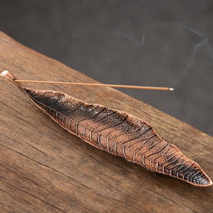 

Boat Long Leaf Shape Incense Holder Old Man Fishing Design Incense Tray Zinc Alloy Censer for Incense Stick Home Decor Zen 1PC