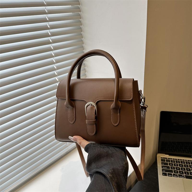 This year's popular versatile commuter mini messenger bag 2025 new design sense fashionable simple niche handbag
