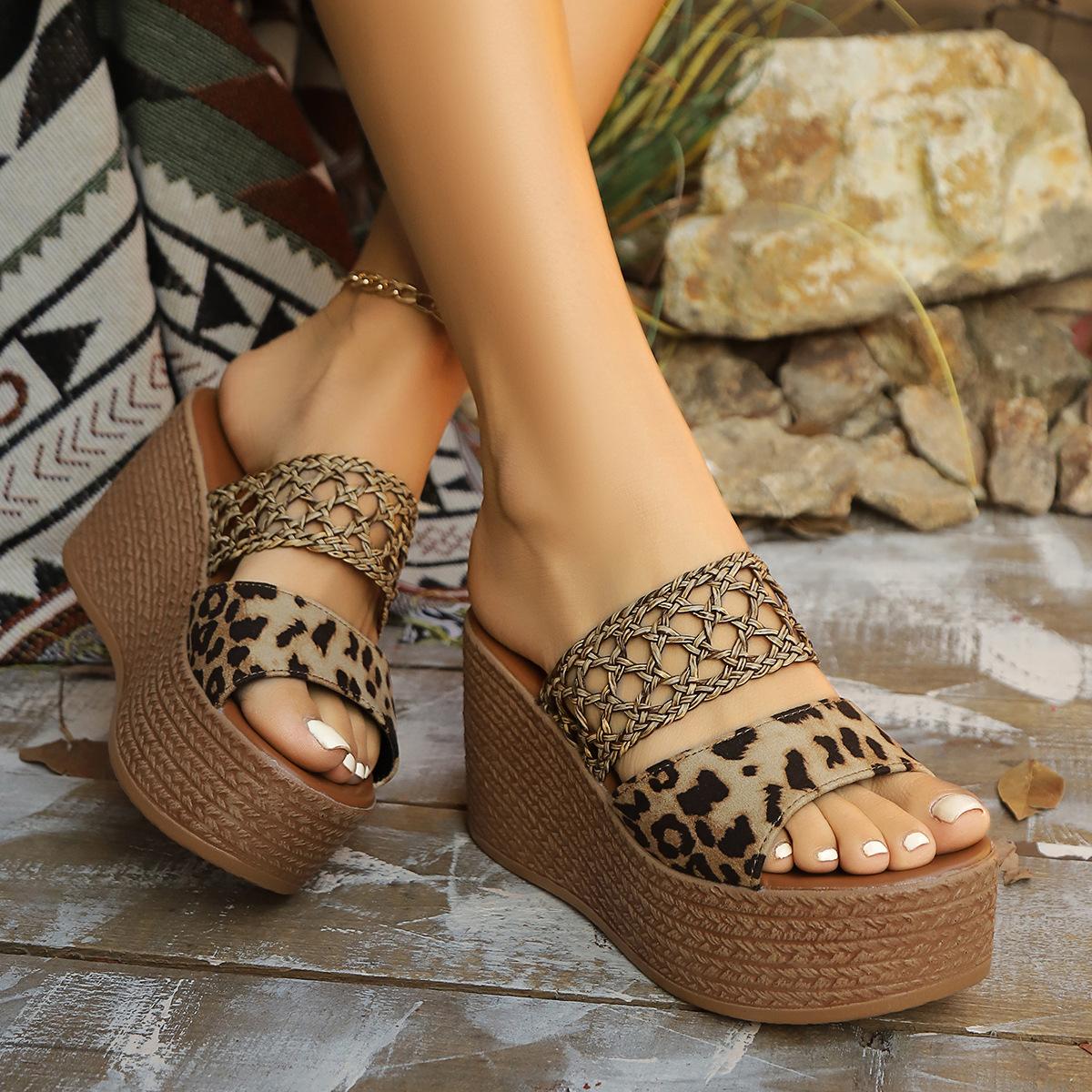 

Летняя новинка - Босоножки-клинья - Женские босоножки с ремешками больших размеров на толстой подошве 43