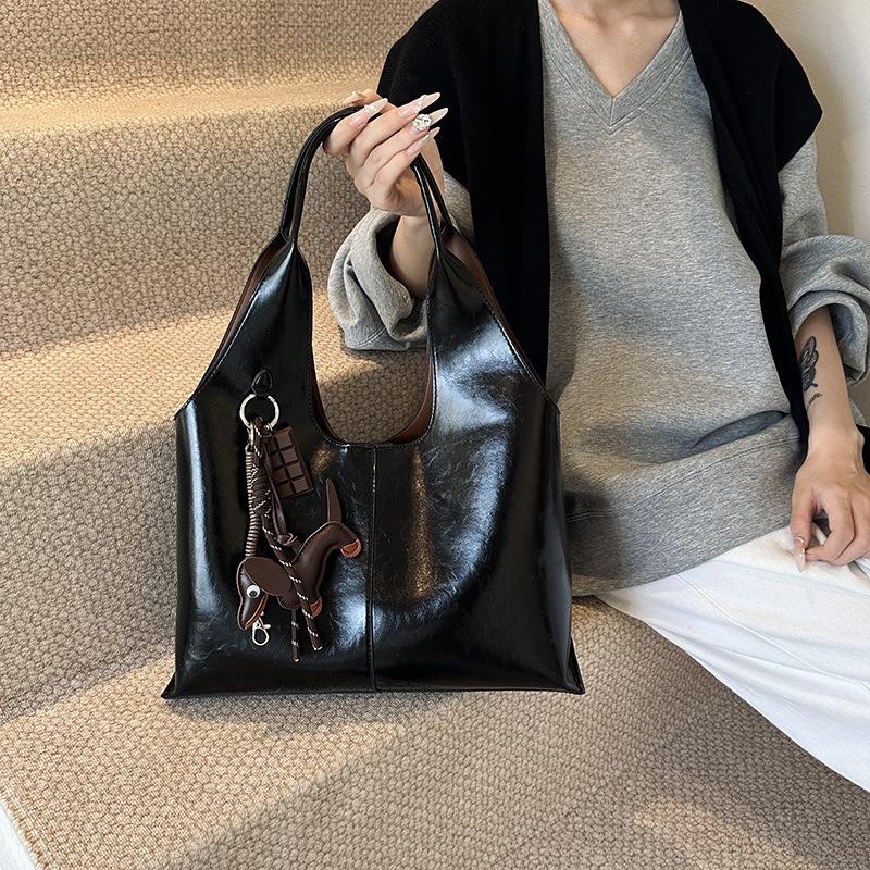 Retro Simple Commuter Underarm Bag Women's Bag Autumn New Large-capacity Simple Shoulder Tote Bag