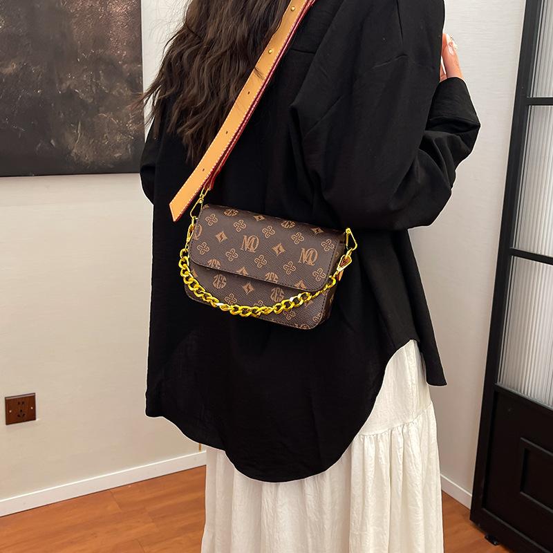 New Women's Bag Fashionable and Versatile Trend Letter Presbyopia Chain Small Square Bag Single Shoulder Oblique Span Bag