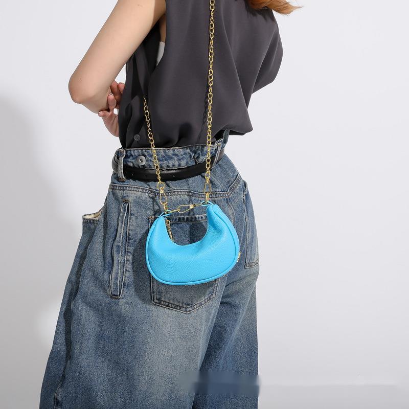 Dammode Månformad Väska Bokstavskedja Replika Crossbody Designerväskor Läderväskor