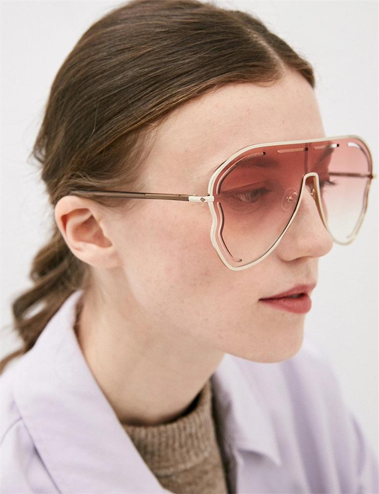 Luxury Brand Designer Vintage Hollow Butterfly Pilot Sunglasses Women Sun Glasses Punk Popular Oversized Big Frame Shades Uv400