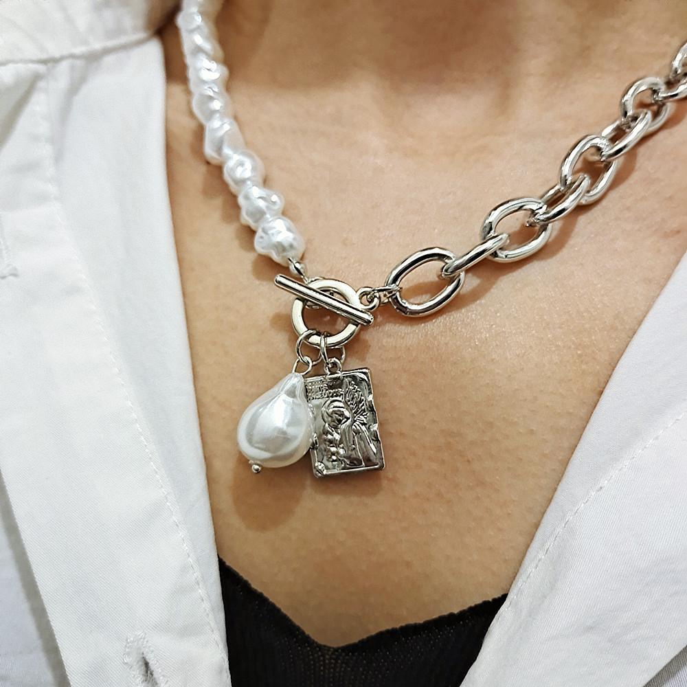 Vintage Baroque Pearl Necklace with Irregular Alloy Portrait Pendant