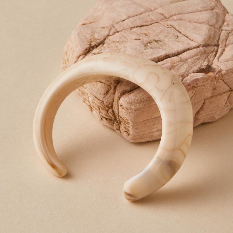 Fashion Unique Irregular Acrylic Cuff Bracelets For Women Simple Texture Multicolor Geometric Open Bangle Female Jewelry