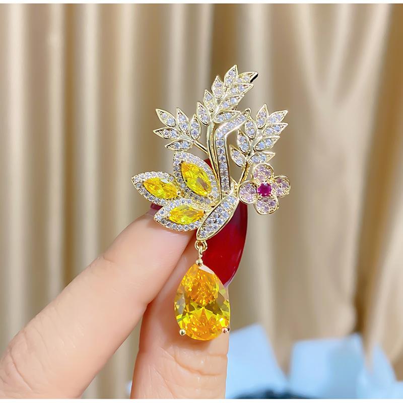 Flower Rhinestone Bouquet Crystal Pendant Brooches Badge Pin For Women Lady Clothing Flower Wedding Party Jewelry & Dress Accessory for Women