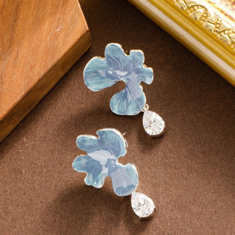 

Серьги-пусеты Zir*****il в виде капли воды — это модные, элегантные и простые пусеты, с универсальным темпераментом, маленькие и свежие серьги для