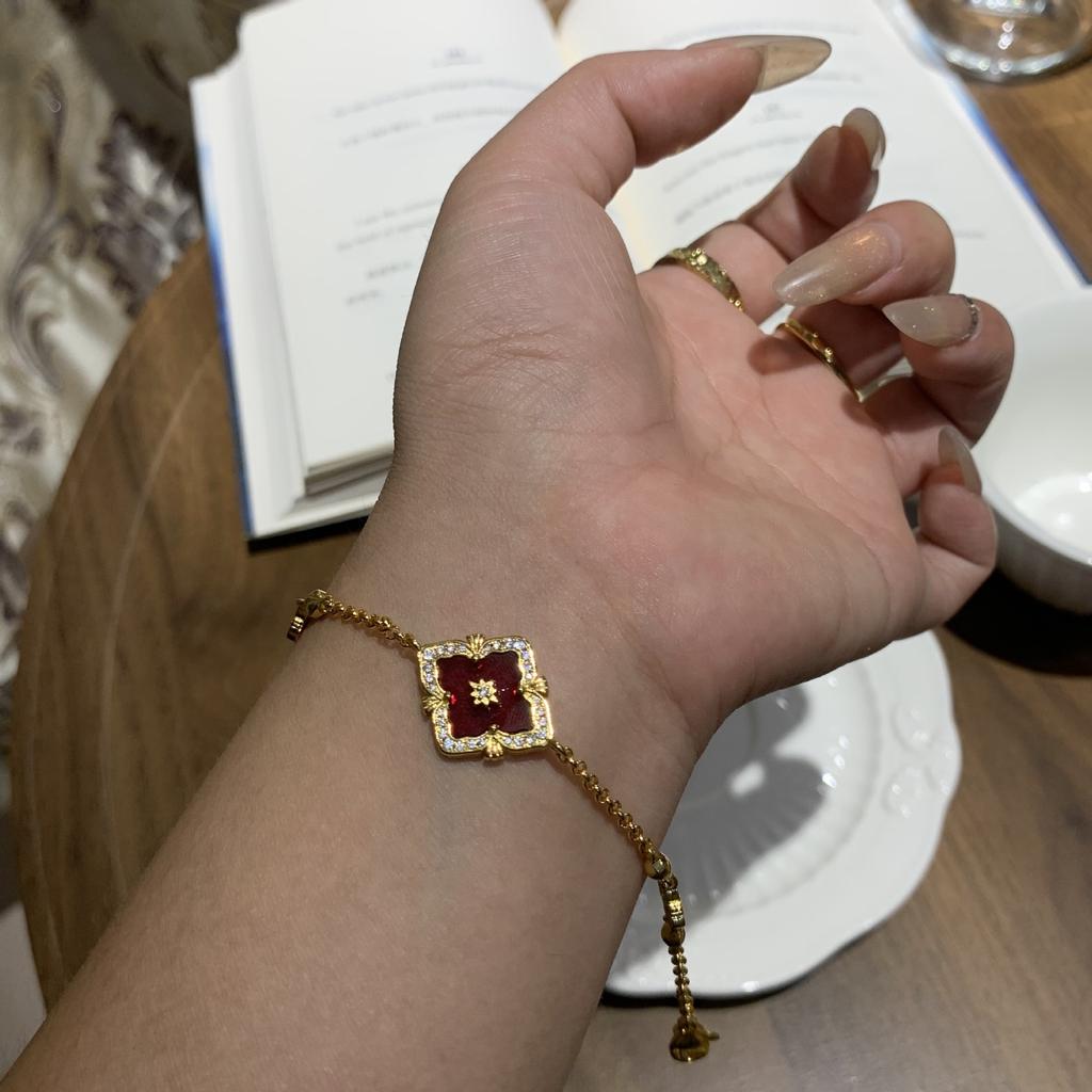 Buqi Latti Gebürstetes Kleeblatt Natürliche Weiße Fritillary Einzelblüte Armband Damen Tigerauge Armband Vintage Hof