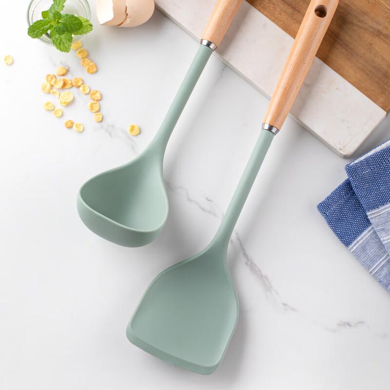 Changbaosen Silicone Kitchen Utensil with Wooden Handle