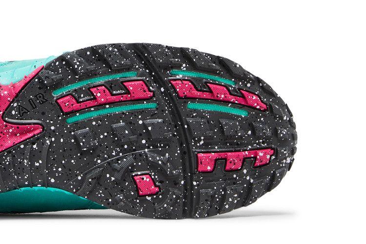 Nike Air Terra Humara Undefeated Light Menta