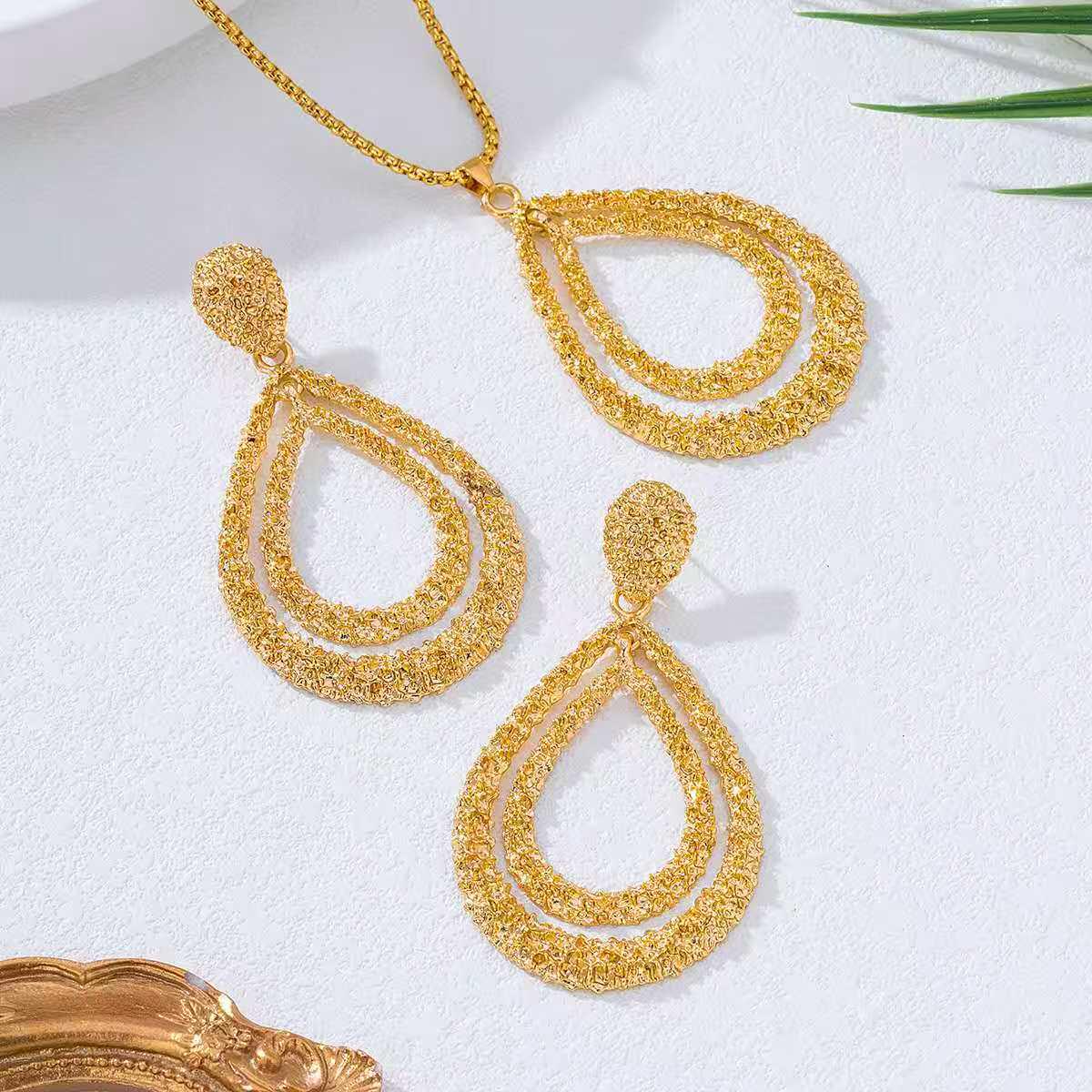 3-Piece Fashionable Double-Layer Teardrop Necklace and Earring Set золотой