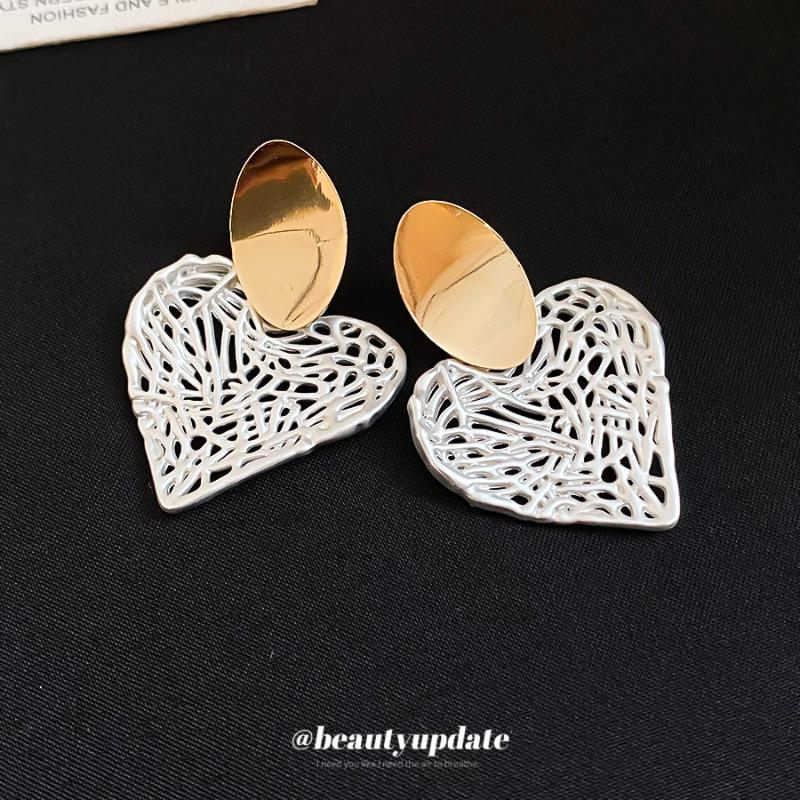 Silver Needle European and American Round Love Hollow Stud Earrings Niche Design Temperament Earrings Light Luxury High-end Exquisite Earrings
