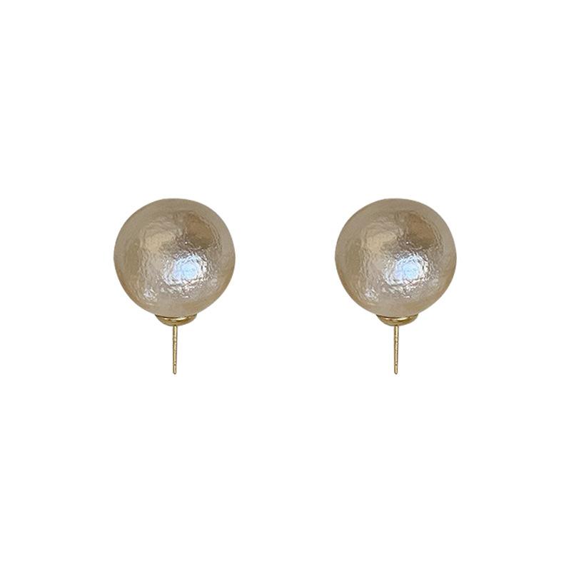 Zhao Lusi's same style pleated pearl earrings for women 2025 new retro light luxury French high-end face-showing small earrings