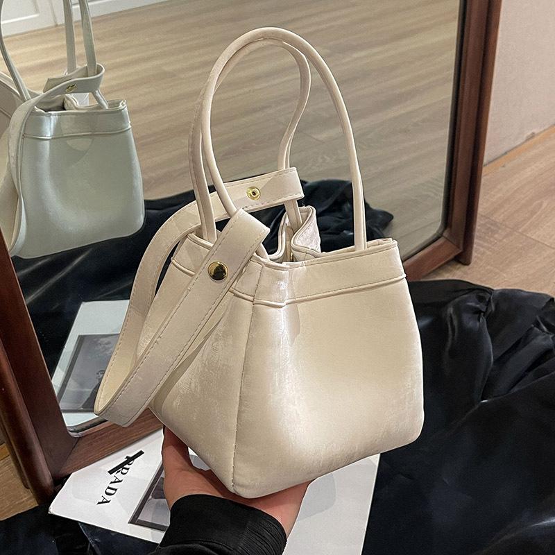 Stylish and simple handbag bag women's 2025 new spring and summer foreign style underarm bucket bag ins shoulder bag tide