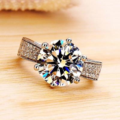 Nieuwe trouwringen voor dames met 12 mm kristallen zirkonia, eenvoudig en elegant ontwerp, luxe ring voor een jubileum of feestje.