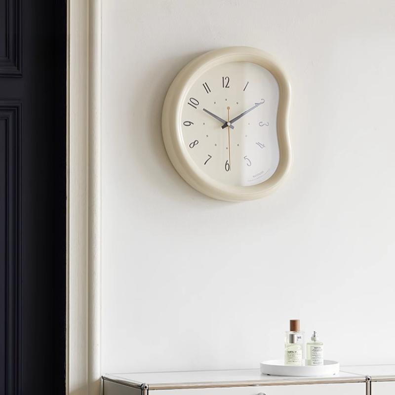 European Aesthetic Clock Wall Modern Art Creative Design Living Room Interior Wall Watch Simple Light Luxury Wanduhr Decor